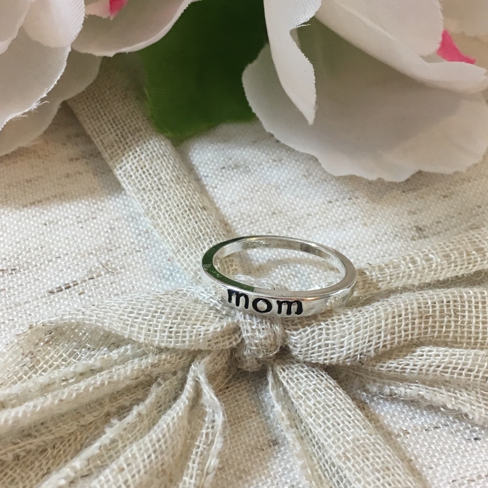 Dainty Mom Ring